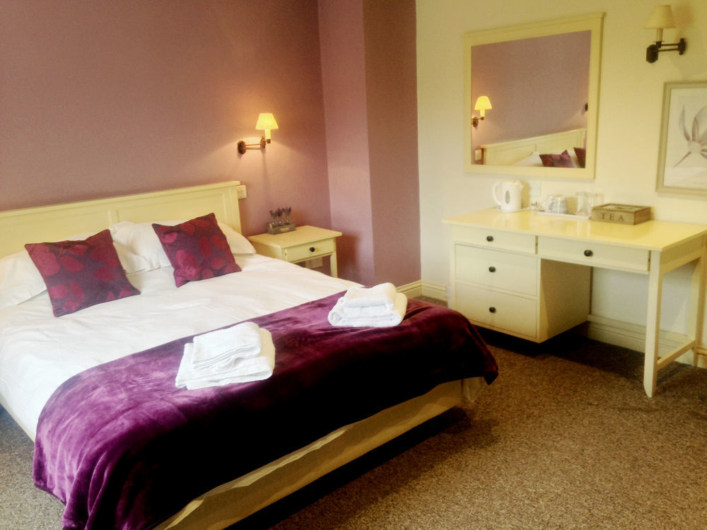 The Tawny Owl Hotell Swindon Exteriör bild